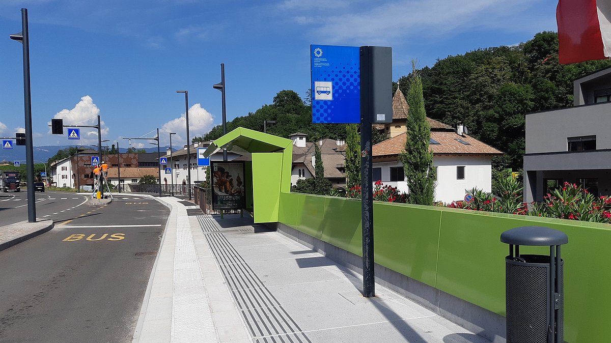 Semafori Metrobus presso la fermata Caldaro Stazione