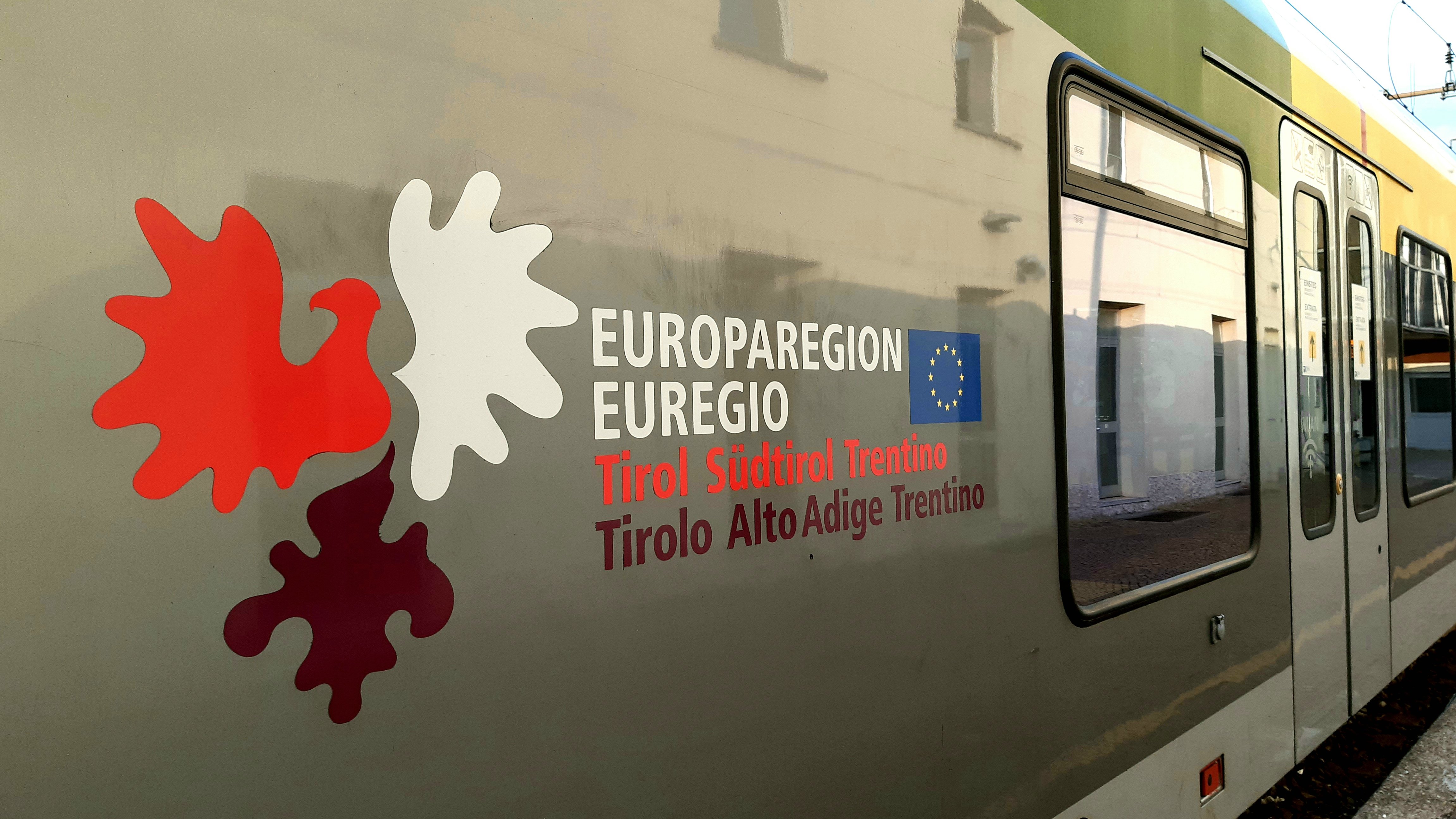 Treno "Flirt" con il logo dell'Euregio