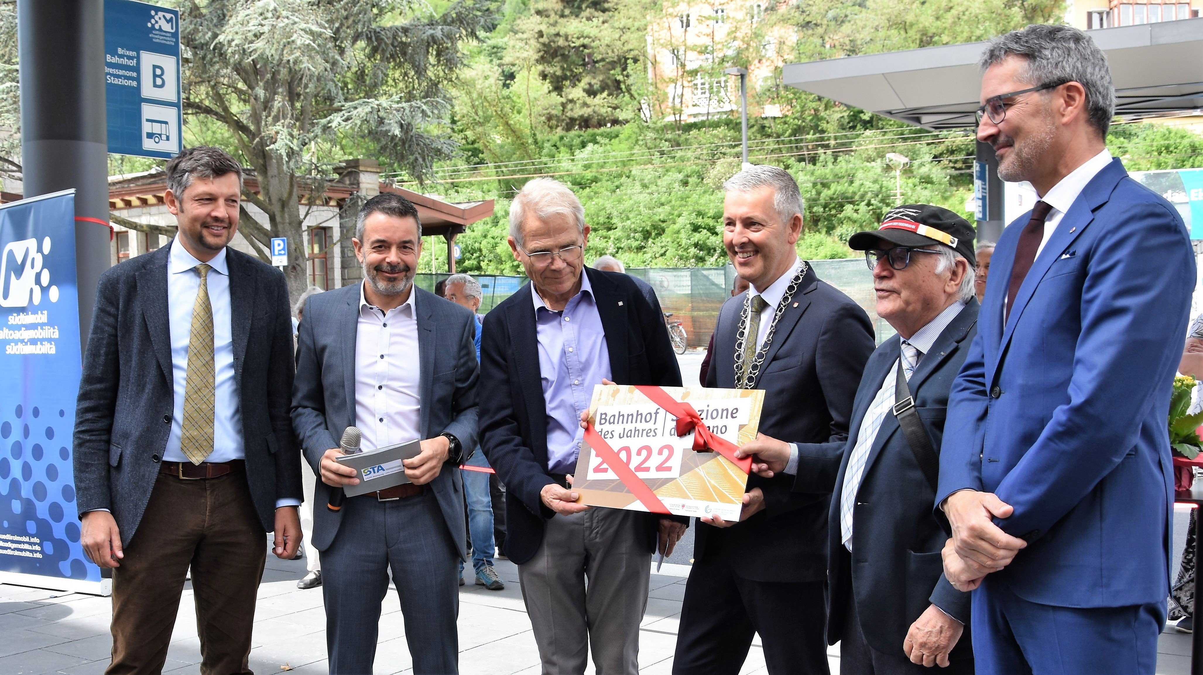 I rappresentanti politici e della mobilità hanno inaugurato il centro di mobilità di Bressanone