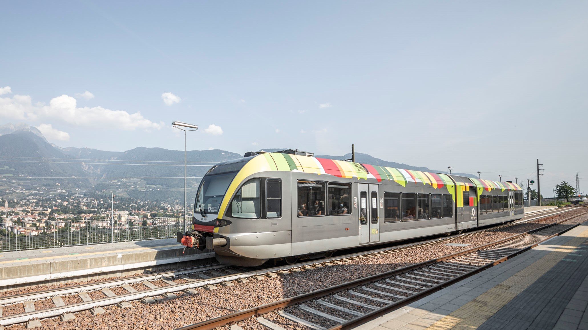 Die Vinschger Bahn am Bahnhof Marling