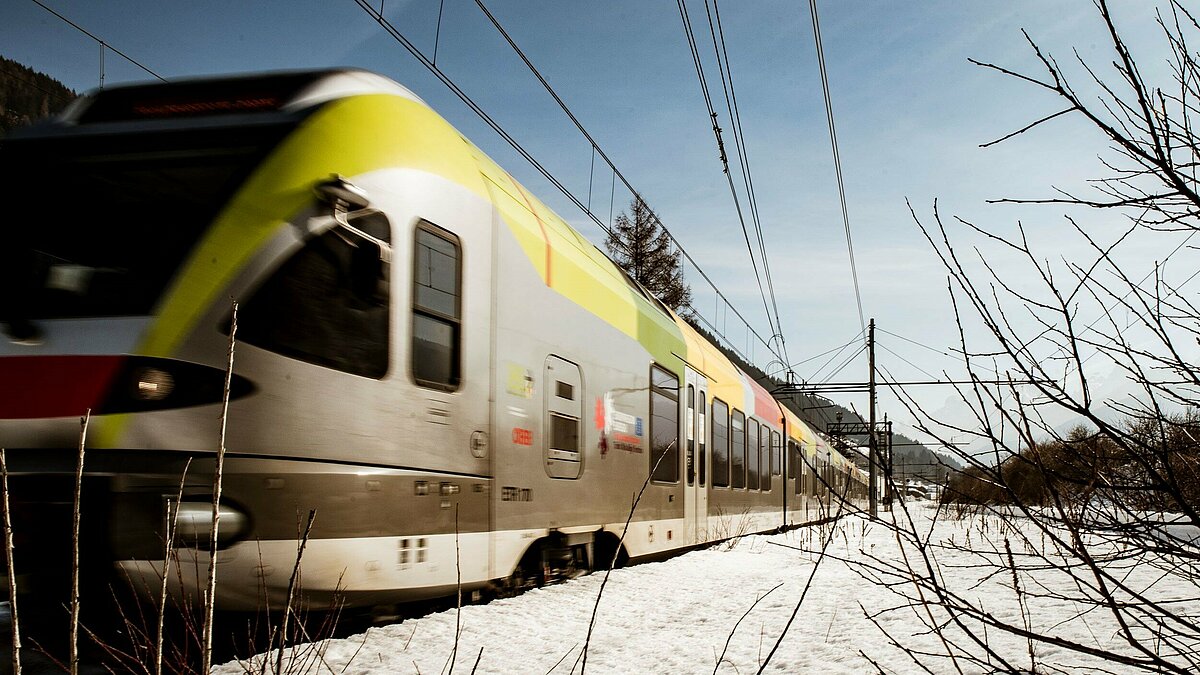 Il treno della Val Pusteria in inverno